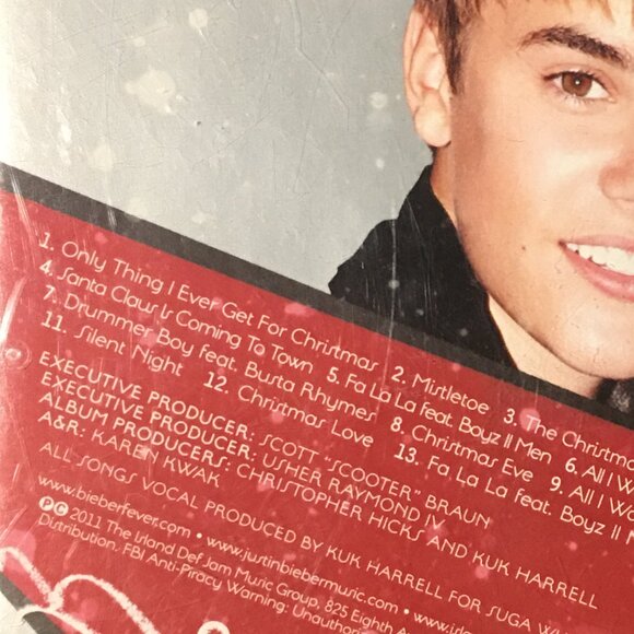 Justin Bieber - Under the Mistletoe - Picture 2 of 3